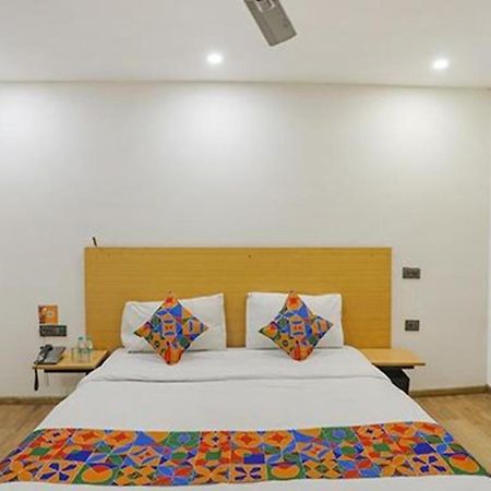 Fabhotel F9 Sector 58 Нойда Екстер'єр фото