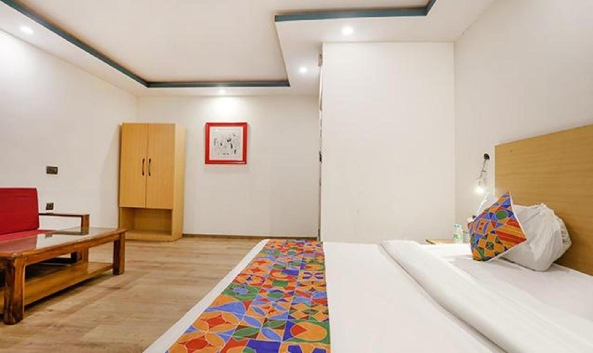 Fabhotel F9 Sector 58 Нойда Екстер'єр фото