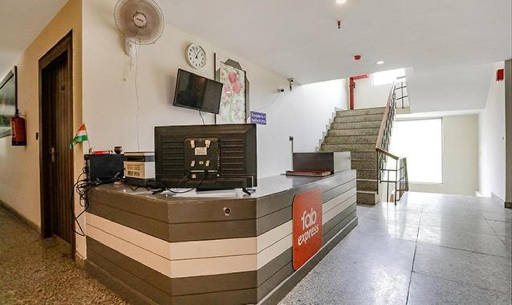 Fabhotel F9 Sector 58 Нойда Екстер'єр фото
